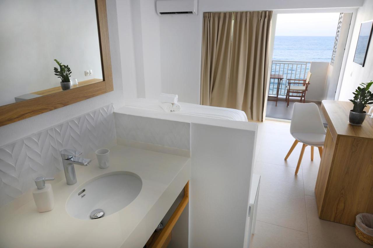 Sea Breeze Hotel (Adults Only) ヘルソニソス エクステリア 写真