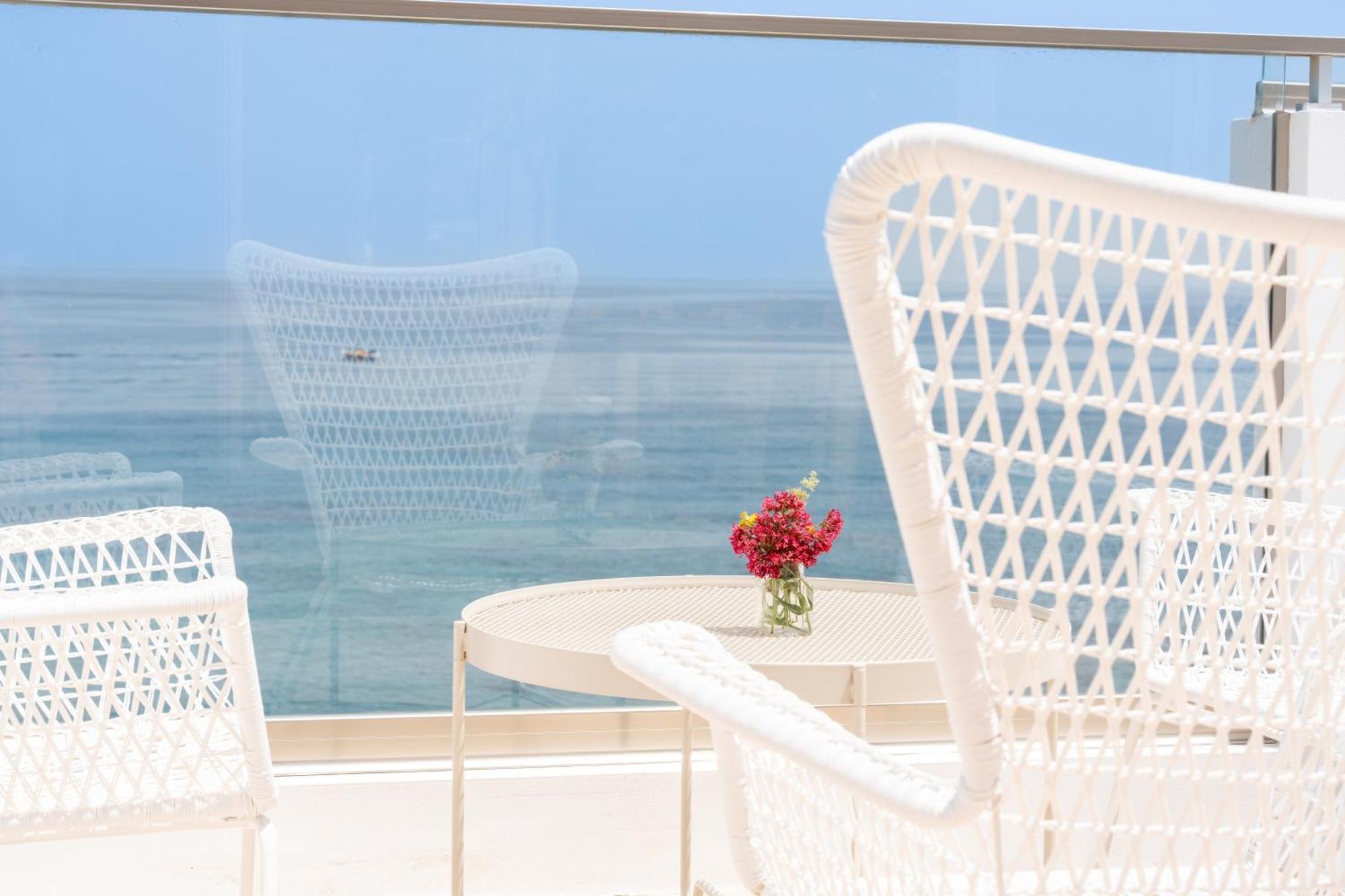 Sea Breeze Hotel (Adults Only) ヘルソニソス エクステリア 写真