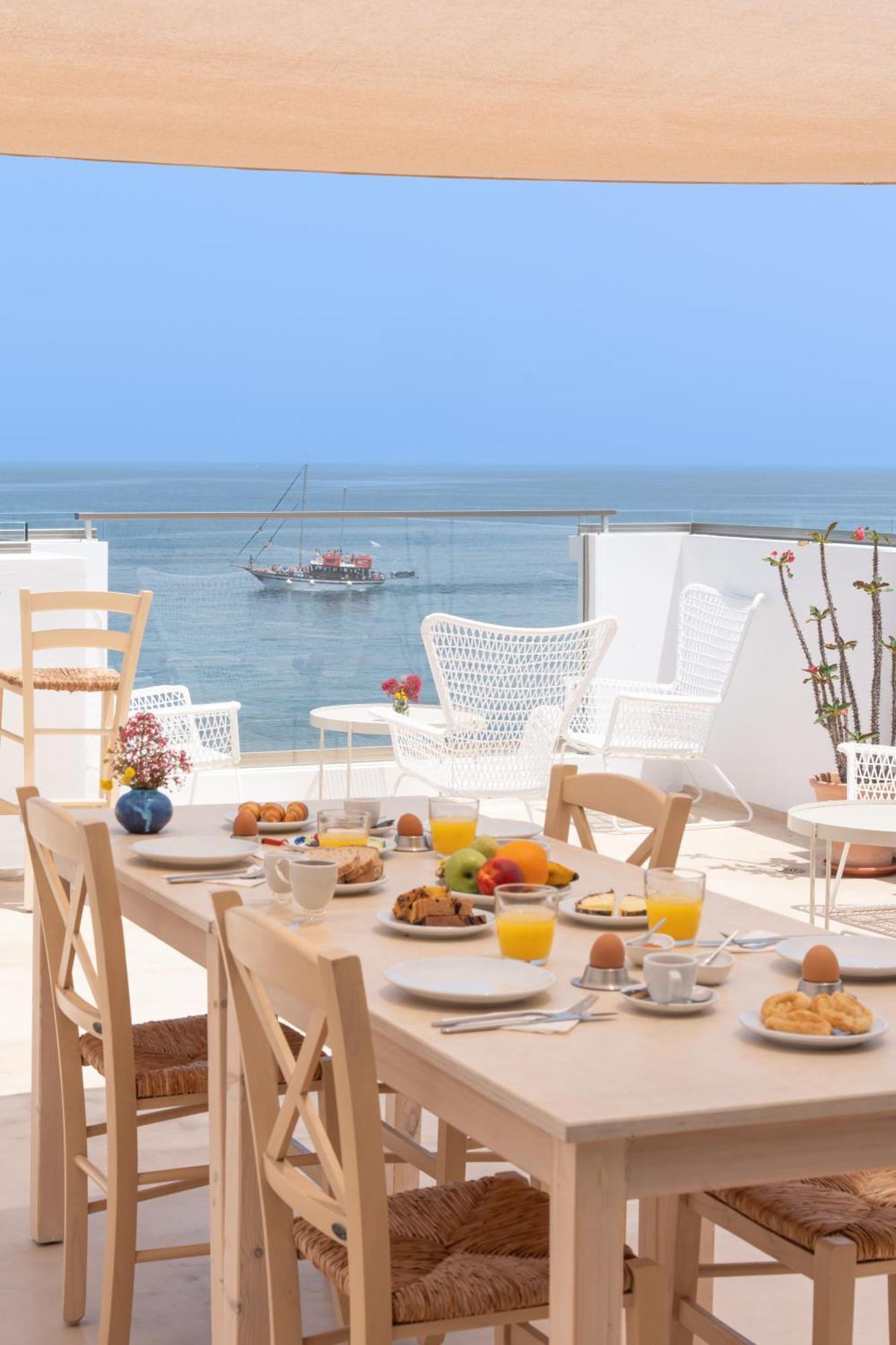 Sea Breeze Hotel (Adults Only) ヘルソニソス エクステリア 写真